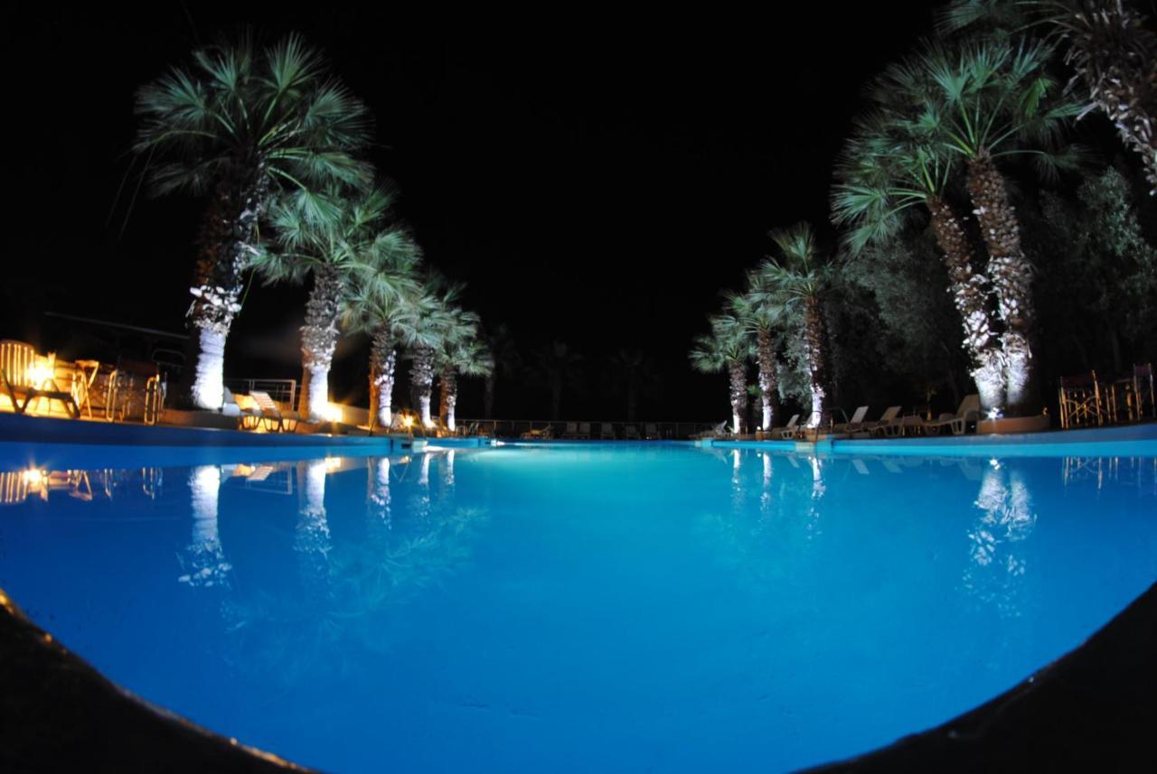 Hotel Sissy Kamena Vourla Luaran gambar
